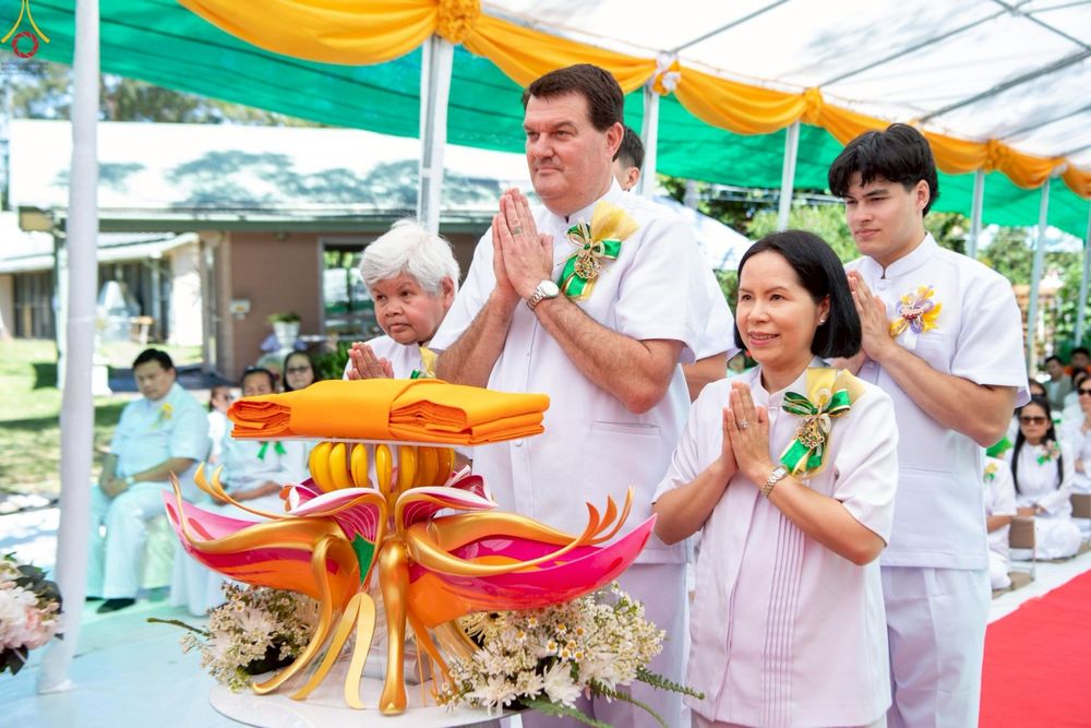 ภาพ No.260572:วันอาทิตย์ที่ 19 ตุลาคม พ.ศ. 2568 พิธีทอดกฐินสามัคคี ณ วัดพระธรรมกายซิดนีย์ ประเทศออสเตรเลีย  เพื่อสร้างอาคารปฏิบัติธรรม “คุณยายอาจารย์มหารัตนอุบาสิกาจันทร์ ขนนกยูง”