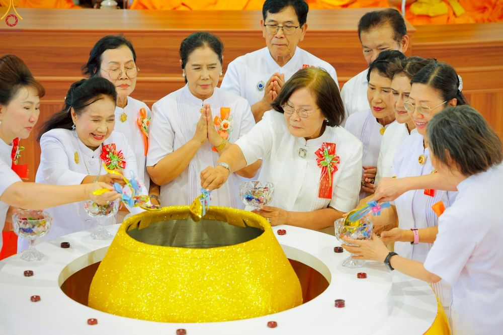 ภาพ No.265667:วันเสาร์ที่ 18 ตุลาคม พ.ศ. 2568 พิธีตักบาตร มณีนพรัตน์ทิพย์สุธาโภชน์ ณ ศูนย์อบรมเยาวชนบางปะหัน ตำบลหันสัง อำเภอบางปะหัน  จังหวัดพระนครศรีอยุธยา