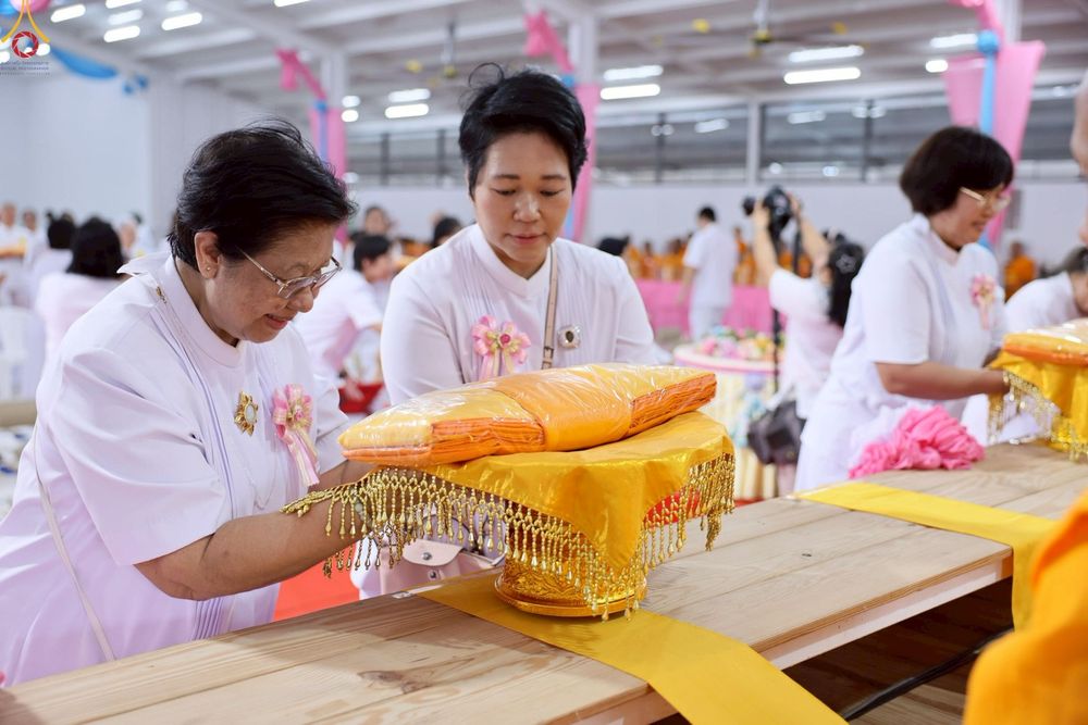 ภาพ No.272247:วันเสาร์ที่ 1 พฤศจิกายน พ.ศ. 2568 พิธีทอดกฐินสามัคคี สร้างกุฏิหมู่สามเณร ณ ศูนย์ปฏิบัติธรรมเบญจธรรม ปทุมธานี  ต.บ้านปทุม อ.สามโคก จ.ปทุมธานี