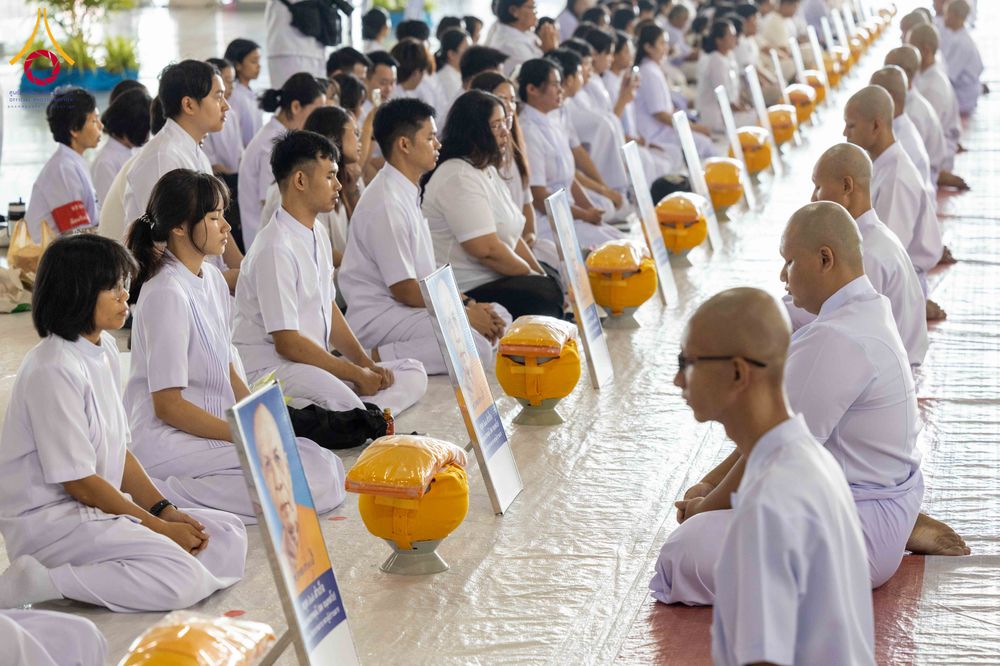 ภาพ No.321287:วันเสาร์ที่ 11 เมษายน พ.ศ.2569 พิธีขอขมาและมอบผ้าไตร โครงการอุปสมบทหมู่ บูชาธรรมหลวงพ่อธัมมชโย พ.ศ.2569 โครงการอุปสมบทหมู่ธรรมทายาท ระดับอุดมศึกษา รุ่น 53 (ภาคฤดูร้อน) ณ วัดพระธรรมกาย ปทุมธานี