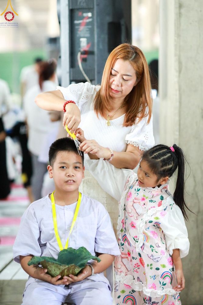 ภาพ No.132832:พิธีตัดปอยผม โครงการสามเณรฟื้นฟูพระพุทธศาสนาทั่วไทย ณ มหารัตนวิหารคด26 วัดพระธรรมกาย วันอาทิตย์ที่ 31 มีนาคม พ.ศ. 2567