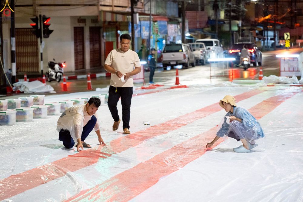 ภาพ No.245795:วันที่ 13-14 กันยายน พ.ศ. 2568 เจ้าหน้าที่ทุกสถานะ ทุกส่วนงาน ร่วมแรงร่วมใจ ปฏิบัติหน้าที่ เตรียมงาน เก็บงาน ตักบาตรพระ 555 รูป อ.เบตง จยะลา