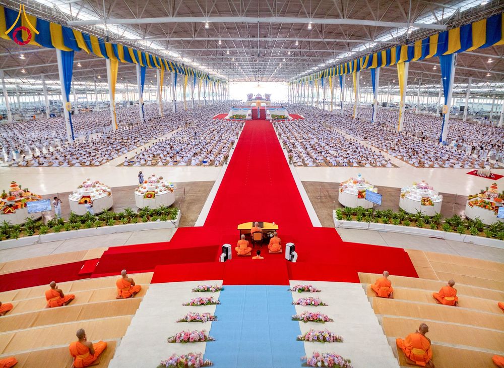 ภาพ No.258099:วันอาทิตย์ที่ 5 ตุลาคม พ.ศ. 2568 พิธีบูชาข้าวพระ ณ สภาธรรมกายสากล วัดพระธรรมกาย