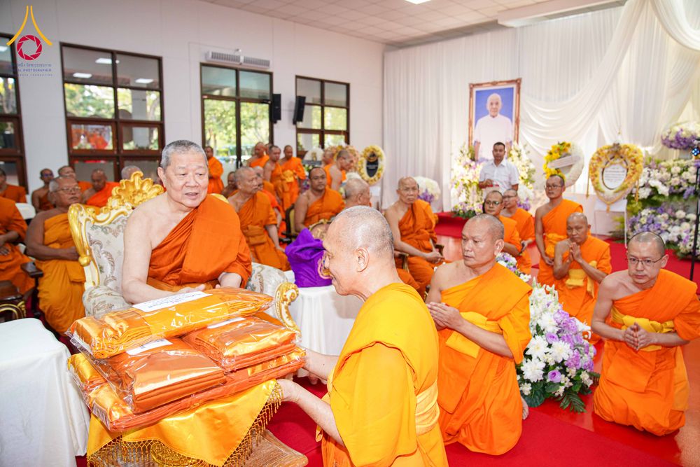 ภาพ No.315113:วันจันทร์ที่ 23 มีนาคม พ.ศ. 2569 พิธีบำเพ็ญกุศล คุณพ่อณรงค์ จินตมากุล  สิริอายุ 99 ปี 11 เดือน โยมบิดา พระครูปลัดรัตนวีรวัฒน์ (รังสฤษดิ์ อิทฺธิจินตโก) ที่ปรึกษาเจ้าคณะจังหวัดปทุมธานี เจ้าอาวาสวัดพระธรรมกาย  ณ ห้องปลูกศรัทธา 2 วัดพระธรรมกาย ปทุมธานี