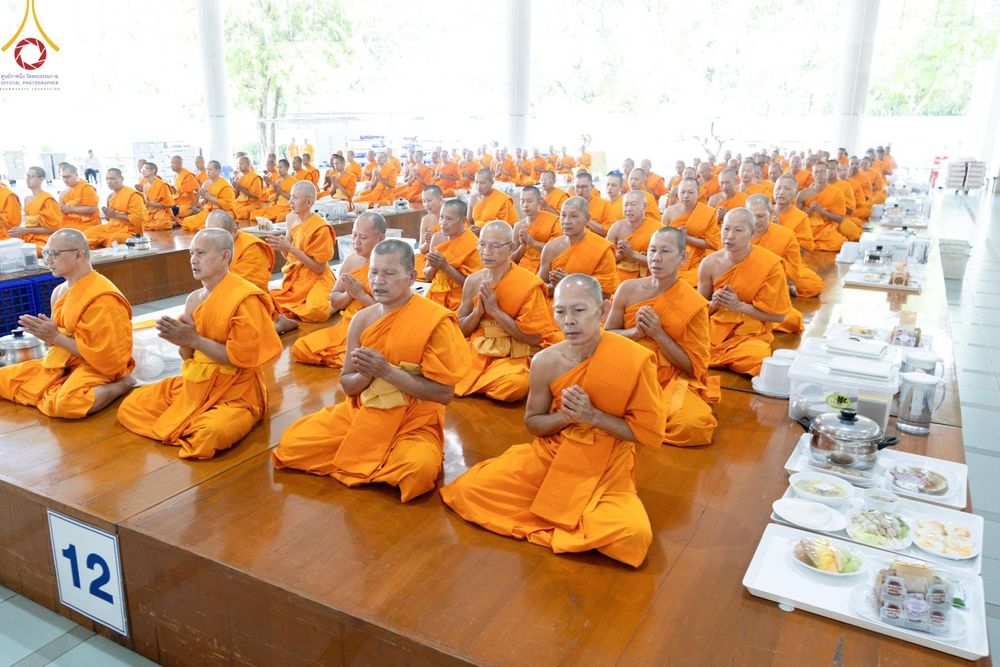 ภาพ No.174615:พิธีถวายภัตตาหารเมนูสวรรค์ เพื่อการบรรลุธรรม ณ หอฉันคุณยายอาจารย์ฯ วัดพระธรรมกาย วันที่ 23 พฤศจิกายน พ.ศ. 2567