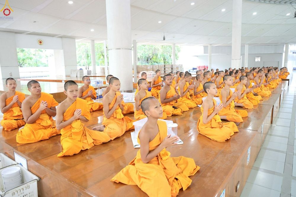 ภาพ No.231870:วันที่ 5 กรกฎาคม พ.ศ. 2568 พิธีถวายภัตตาหารเมนูสวรรค์ เพื่อการบรรลุธรรม ณ หอฉันคุณยายอาจารย์ฯ วัดพระธรรมกาย