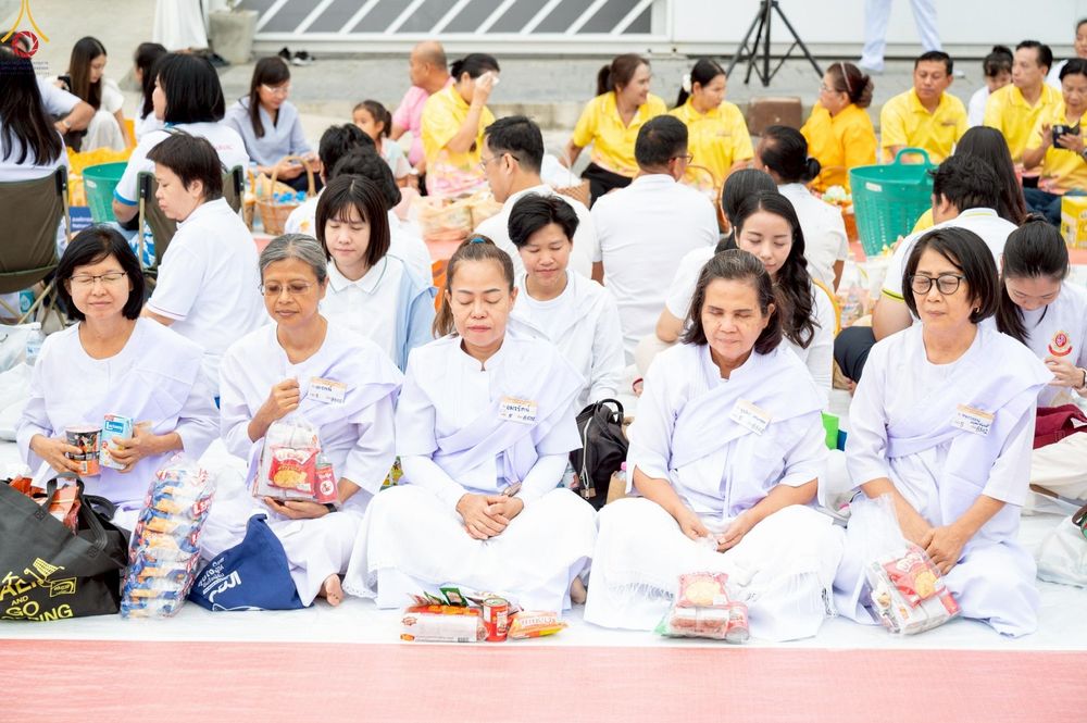 ภาพ No.241857:วันอาทิตย์ที่ 31 สิงหาคม พ.ศ. 2568 พิธีทำบุญแด่คณะสงฆ์ 122 รูป ฉลอง 121 ปี อำเภอคลองหลวง จ.ปทุมธานี เพื่อนำส่งช่วยเหลือคณะสงฆ์ 323 วัด 4 จังหวัดชายแดนภาคใต้ และช่วยเหลือประชาชนจากเหตุปะทะ แนวชายแดนไทย-กัมพูชา ณ บริเวณหน้าที่ว่าการอำเภอคลองหลวง 