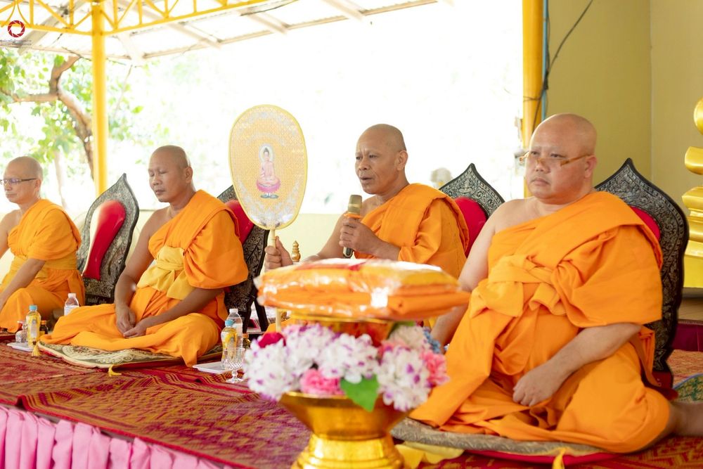 ภาพ No.250810:วันพุธที่ 8 ตุลาคม พ.ศ. 2568 พิธีทอดกฐินสามัคคีทั่วไทย 30,000 วัด โดยคณะศิษยานุศิษย์ บูชาธรรม 81 ปี หลวงพ่อธัมมชโย ณ ที่พักสงฆ์ป่ากลางแก้ว อ.เดชอุดม จ.อุบลราชธานี