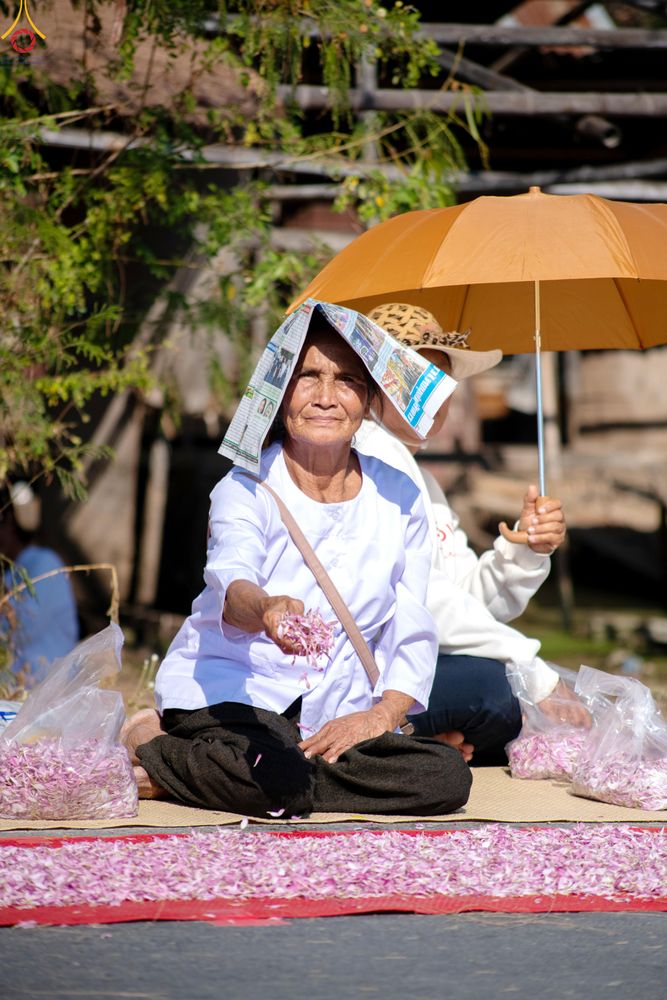 ภาพ No.292771:วันที่ 11 มกราคม พ.ศ. 2569 พิธีต้อนรับพระธรรมยาตรา ณ อนุสรณ์สถานลำดับที่ 3 สถานที่เกิดในเพศสมณะ วัดสองพี่น้อง อำเภอสองพี่น้อง จังหวัดสุพรรณบุรี ในโครงการธรรมยาตรา กตัญญูบูชา มหาปูชนียาจารย์ พระมงคลเทพมุนี(สด จนฺทสโร) พระผู้ปราบมาร อนุสรณ์สถาน 7 แห่ง ปีที