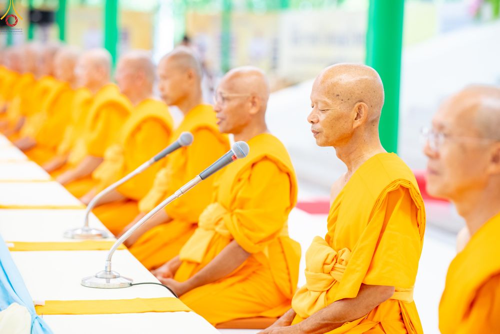 ภาพ No.330894:วันวิสาขบูชา อาทิตย์ที่ 31 พฤษภาคม พ.ศ.2569 พิธีบรรพชาสามเณรอุบาสก 11 ท่าน , พิธีถวายบาตรผ้าไตร และจตุปัจจัยไทยธรรม แด่สามเณร , พิธีอุปสมบทอุทิศชีวิต , พิธีกล่าวคำกัปปิยภัณฑ์  ณ อุโบสถพระไตรปิฎก วัดพระธรรมกาย จังหวัดปทุมธานี