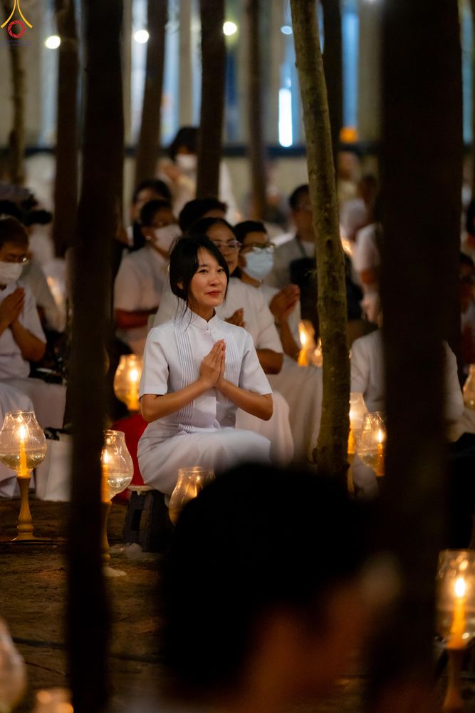 ภาพ No.290241:วันที่ 6 มกราคม พ.ศ. 2569 พิธีจุดประทีปถวายเป็นพุทธบูชา และบูชาธรรมมหาปูชนียาจารย์ (ภาพชุดที่ 2) ณ อนุสรณ์สถานมหาวิหารพระมงคลเทพมุนี (โลตัสแลนด์) อ.สองพี่น้อง จ.สุพรรณบุรี ในโครงการธรรมยาตรา กตัญญูบูชา มหาปูชนียาจารย์ พระมงคลเทพมุนี(สด จนฺทสโร) พระผู้ปรา