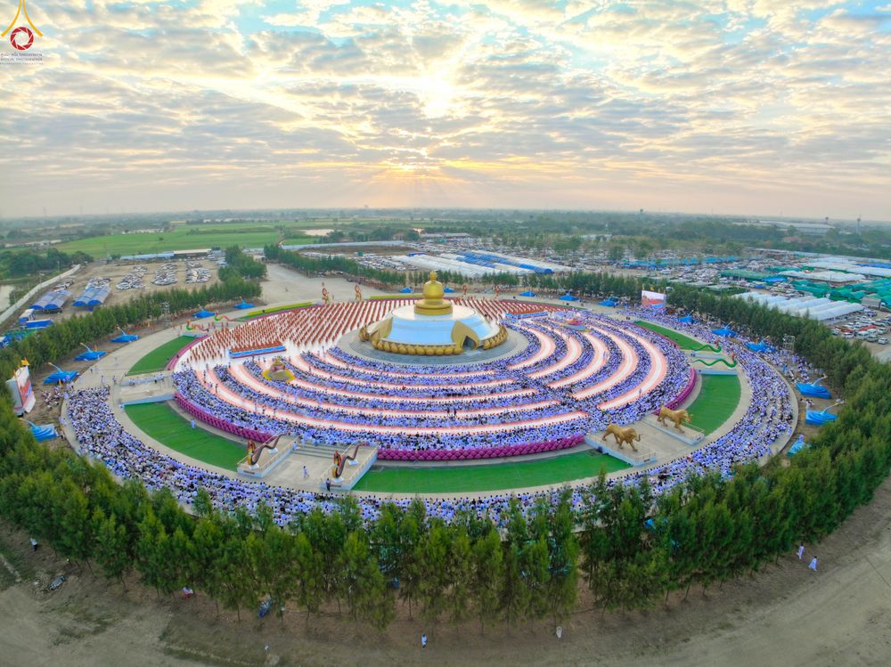 ภาพ No.302481:วันที่ 24 มกราคม พ.ศ. 2569 พิธีตักบาตรพระธรรมยาตรา ณ อนุสรณ์สถานลำดับที่ 5 สถานที่เผยแผ่วิชชาธรรมกายครั้งแรก อนุสรณ์สถานบางปลา วัดบางปลา อำเภอบางเลน จังหวัดนครปฐม ในโครงการธรรมยาตรา กตัญญูบูชา มหาปูชนียาจารย์ พระมงคลเทพมุนี(สด จนฺทสโร) พระผู้ปราบมาร อนุส