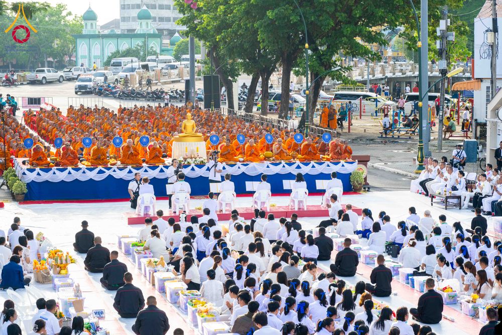 ภาพ No.329495:วันอาทิตย์ที่ 24 พฤษภาคม พ.ศ. 2569 พิธีตักบาตรพระ 1,000 รูป เพื่อถวายเป็นพุทธบูชาในเทศกาลวิสาขบูชาโลก และ ถวายเป็นพระราชกุศล  ณ ลานศิลปวัฒนธรรม เมืองปัตตานี จ.ปัตตานี