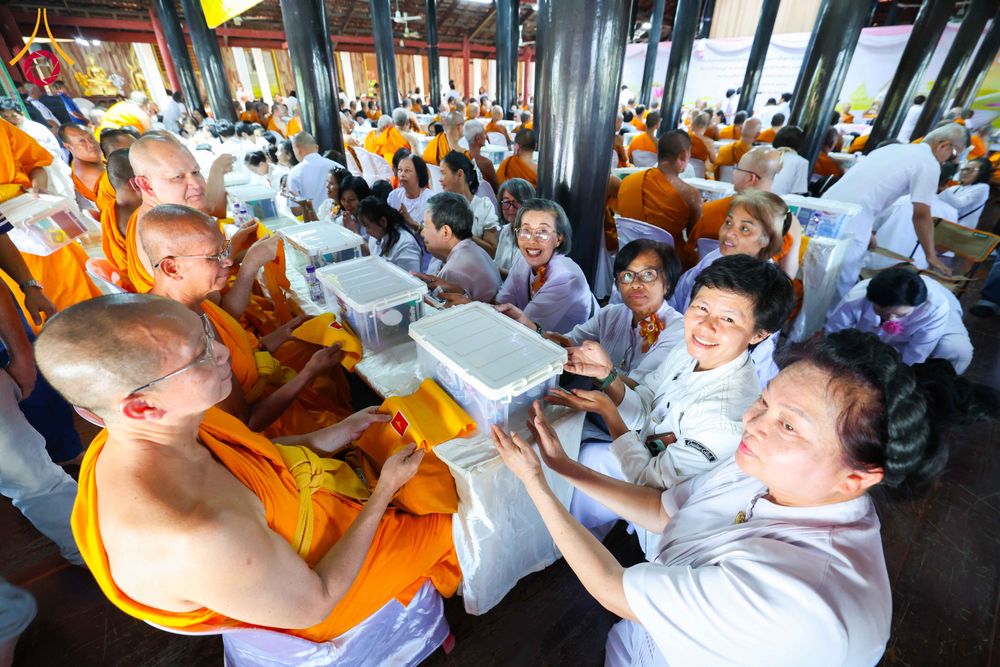 ภาพ No.303406:วันที่ 23 มกราคม พ.ศ. 2569 พิธีเจริญพุทธมนต์ปฏิบัติธรรม มอบทุนการศึกษา  ถวายสังฆทาน 109 วัด เพื่อถวายเป็นพุทธบูชา เพื่อขับเคลื่อนโครงการหมู่บ้านรักษาศีล 5 โดยคณะสงฆ์จังหวัดนครปฐม คณะศิษยานุศิษย์วัดพระธรรมกาย โครงการธรรมยาตรา ปีที่ 14 ณ วัดบางปลา อำเภอบาง