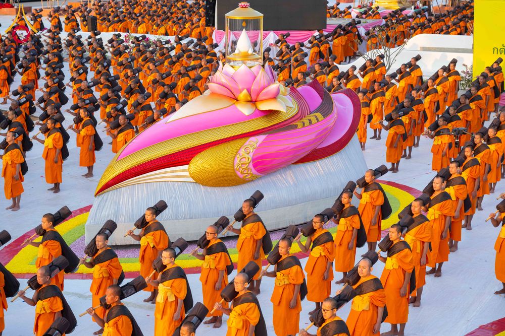 ภาพ No.294684:วันอาทิตย์ที่ 14 ธันวาคม พ.ศ.2568 พระธรรมยาตราปฏิบัติธรรมและถ่ายภาพหมู่ประวัติศาสตร์ ณ วัดสองพี่น้อง ต.ต้นตาล อ.สองพี่น้อง จ.สุพรรณบุรี ในโครงการธรรมยาตรา กตัญญูบูชา มหาปูชนียาจารย์ พระมงคลเทพมุนี(สด จนฺทสโร) พระผู้ปราบมาร อนุสรณ์สถาน 7 แห่ง ปีที่ 14