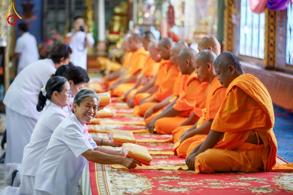 ภาพ No.341697:วันเสาร์ที่ 25 กรกฎาคม พ.ศ.2569  พิธีอุปสมบทหมู่พระธรรมทายาท รุ่นเข้าพรรษา ประจำปี 2569 จำนวน 20 รูป จัดโดย ธุดงคสถานพิษณุโลก  ณ พัทธสีมา วัดเกาะแก้วประชานุรักษ์ ต.ชัยนาม อ.วังทอง จ.พิษณุโลก