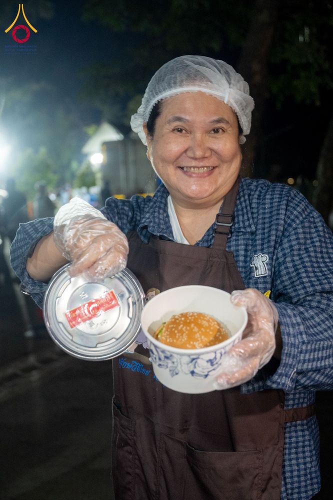 ภาพ No.292736:วันที่ 12 มกราคม พ.ศ. 2569 พิธีถวายภัตตาหารเป็นสังฆทาน แด่พระธรรมยาตรา ณ อนุสรณ์สถานมหาวิหารพระมงคลเทพมุนี (โลตัสแลนด์) อ.สองพี่น้อง จ.สุพรรณบุรี ในโครงการธรรมยาตรา กตัญญูบูชา มหาปูชนียาจารย์ พระมงคลเทพมุนี(สด จนฺทสโร) พระผู้ปราบมาร อนุสรณ์สถาน 7 แห่ง ปี