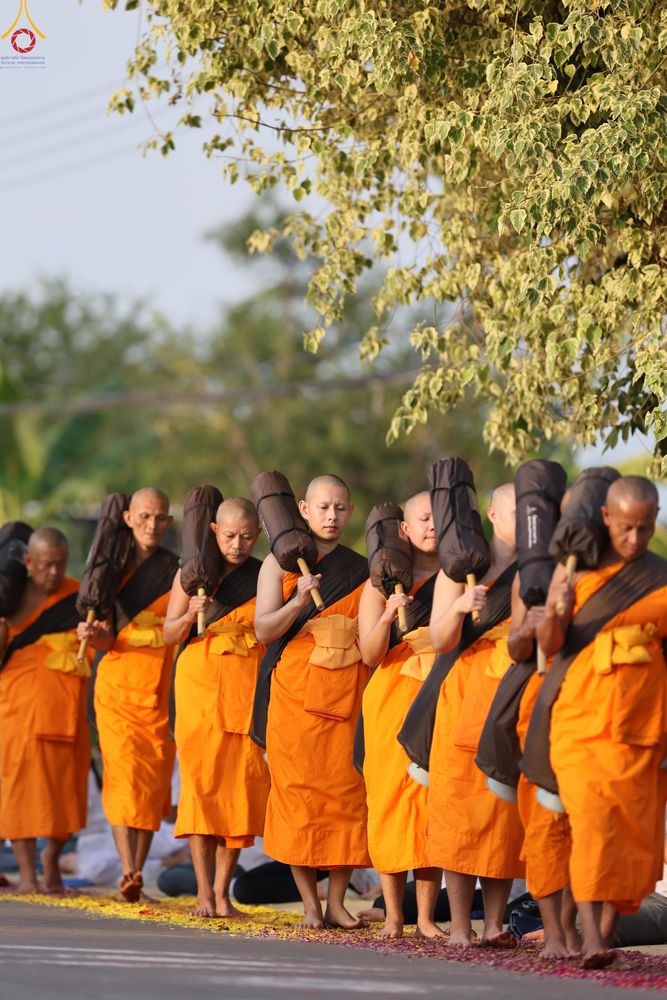 ภาพ No.287445:วันที่ 3 มกราคม พ.ศ. 2569 พิธีต้อนรับพระธรรมยาตรา ในโครงการธรรมยาตรา กตัญญูบูชา มหาปูชนียาจารย์ พระมงคลเทพมุนี(สด จนฺทสโร) พระผู้ปราบมาร อนุสรณ์สถาน 7 แห่ง ปีที่ 14 ณ อนุสรณ์สถานมหาวิหารพระมงคลเทพมุนี (โลตัสแลนด์) อ.สองพี่น้อง จ.สุพรรณบุรี