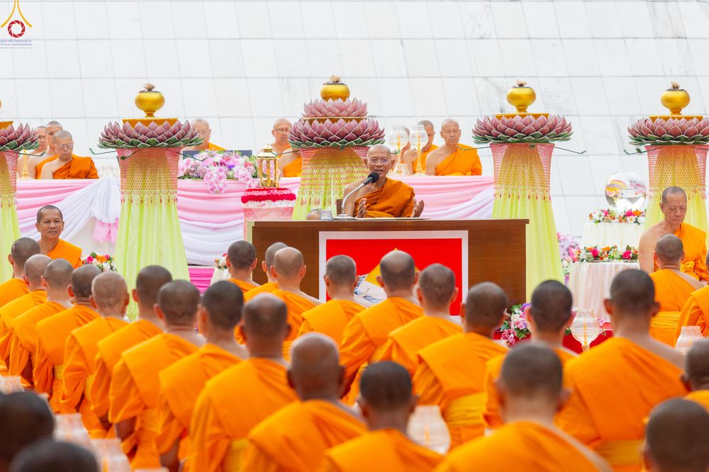 ภาพ No.290102:วันที่ 6 มกราคม พ.ศ. 2569 พิธีจุดประทีปถวายเป็นพุทธบูชา และบูชาธรรมมหาปูชนียาจารย์ (ภาพชุดที่ 2) ณ อนุสรณ์สถานมหาวิหารพระมงคลเทพมุนี (โลตัสแลนด์) อ.สองพี่น้อง จ.สุพรรณบุรี ในโครงการธรรมยาตรา กตัญญูบูชา มหาปูชนียาจารย์ พระมงคลเทพมุนี(สด จนฺทสโร) พระผู้ปรา