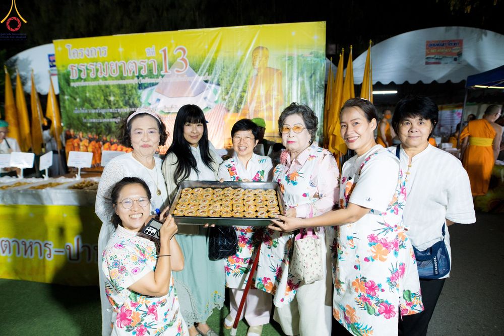 ภาพ No.189393:พิธีถวายภัตตาหารเป็นสังฆทาน แด่พระธรรมยาตรา ในโครงการธรรมยาตรา กตัญญูบูชา มหาปูชนียาจารย์ พระมงคลเทพมุนี(สด จนฺทสโร) พระผู้ปราบมาร อนุสรณ์สถาน 7 แห่ง ปีที่ 13 ณ อนุสรณ์สถานมหาวิหารพระมงคลเทพมุนี (โลตัสแลนด์) อ.สองพี่น้อง จ.สุพรรณบุรี วันที่ 5 มกราคม 2568