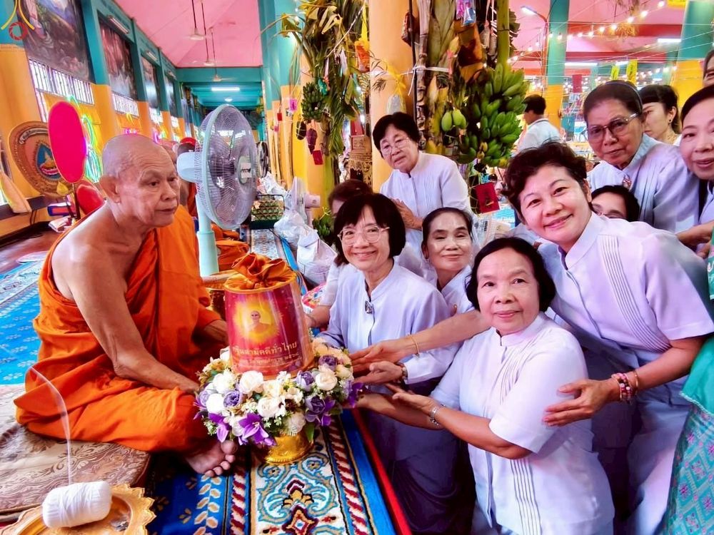 ภาพ No.256385:วันที่ 12 ตุลาคม พ.ศ. 2568 พิธีทอดกฐินสามัคคีทั่วไทย 30,000 วัด โดยคณะศิษยานุศิษย์ บูชาธรรม 81 ปี หลวงพ่อธัมมชโย ณ วัดเสาธงนอก อ.บางเสาธง จ.สมุทรปราการ