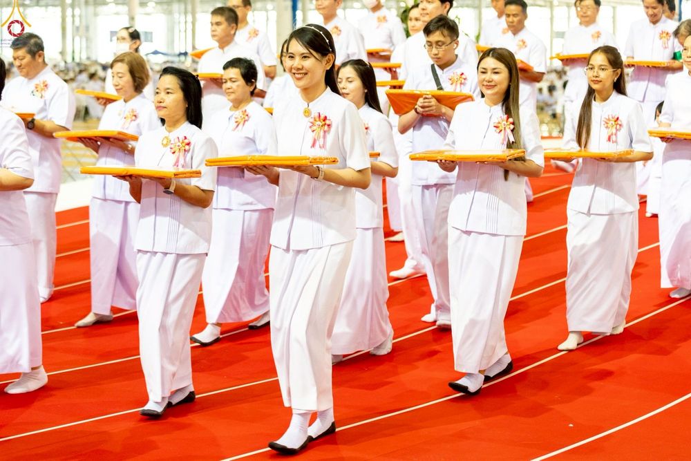 ภาพ No.277461:วันอาทิตย์ต้นเดือนที่ 7 ธันวาคม พ.ศ.2568 พิธีทอดผ้าป่าต้นสมบัติจักรพรรดิ ณ สภาธรรมกายสากล วัดพระธรรมกาย