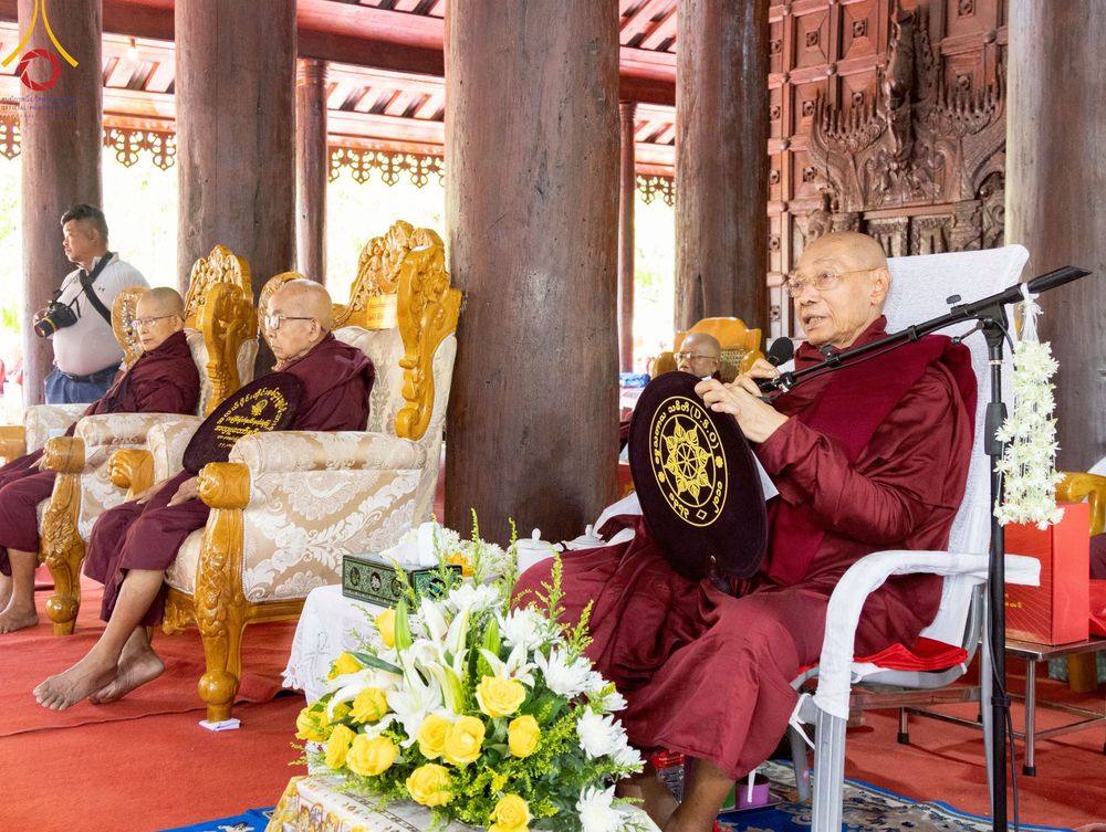 ภาพ No.220082:วันพุธที่ 16 เมษายน พ.ศ. 2568 วัดพระธรรมกายถวายมหาสังฆทาน มอบสิ่งของและทุนทรัพย์กว่า 4 ล้านบาท บรรเทาทุกข์ 181 วัดแผ่นดินไหวเมียนมา