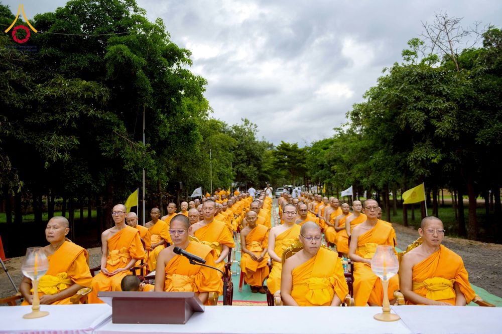 ภาพ No.261864:วันที่ 14 ตุลาคม พ.ศ. 2568 พิธีกลั่นแผ่นดิน โปรยทรายตอกเสาเข็มมหามงคลต้นแรก  สร้างองค์พระเจดีย์และจุดประทีปถวายเป็นพุทธบูชา ณ ศูนย์ปฏิบัติธรรมชัยนาท ต.ธรรมามูล อ.ชัยนาท จ.ชัยนาท