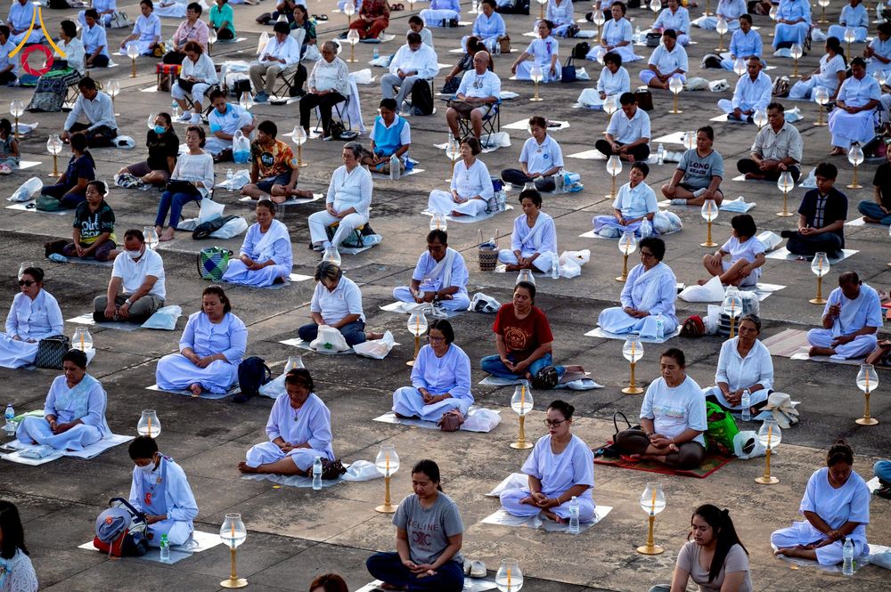 ภาพ No.250428:วันอังคารที่ 7 ตุลาคม พ.ศ. 2568 พิธีจุดประทีปบูชาพระรัตนตรัย ณ ลานธรรมปทุมรัตน์ธรรมเจดีย์ พุทธอุทยานนานาชาติ อ.โพนพิสัย จ.หนองคาย