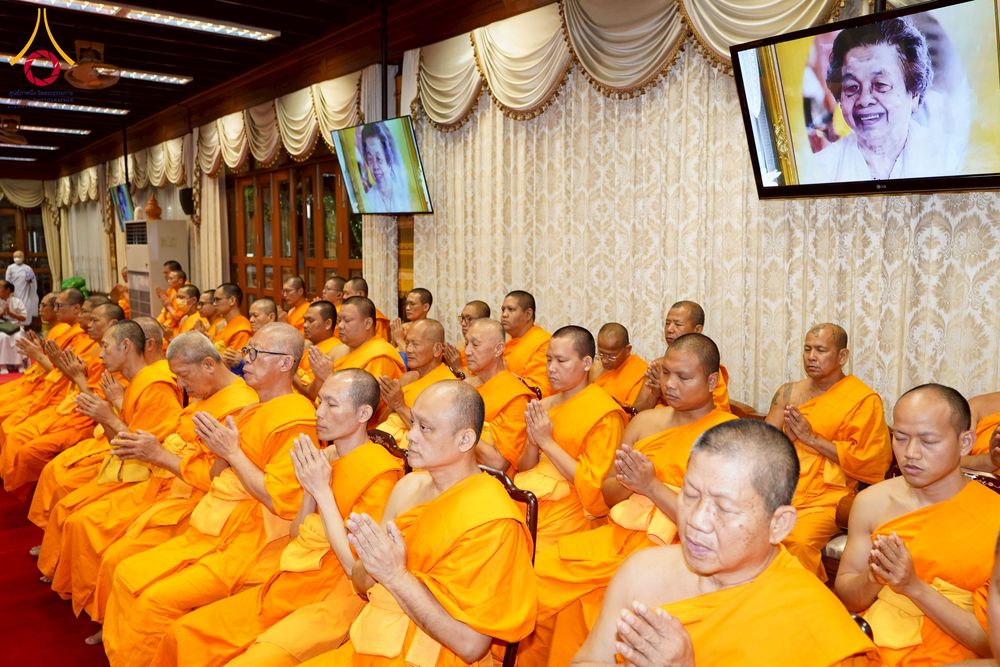 ภาพ No.270768:วันที่ 18 พฤศจิกายน พ.ศ. 2568 วัดพระธรรมกาย เป็นเจ้าภาพบำเพ็ญกุศล  คุณยายอาจารย์ ดร.ตรีธา เนียมขำ  อดีตนายกสมาคมศิษย์หลวงพ่อวัดปากน้ำ ณ ศาลาสตมานุสรณ์ (ศาลาเรือนไทย) วัดปากน้ำ  พระอารามหลวง เขตภาษีเจริญ กรุงเทพมหานคร