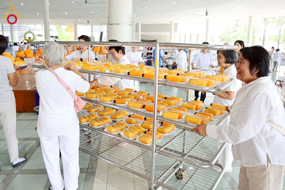 ภาพ No.263027:วันที่ 21 ตุลาคม พ.ศ. 2568 (วันพระ แรม 14 ค่ำ เดือน 11) พิธีบุพเปตพลี ครั้งที่ 171 ร่วมอุทิศบุญแด่หมู่ญาติที่ล่วงลับไปแล้ว และสืบทอดอายุพระพุทธศาสนา ณ หอฉันคุณยายอาจารย์ฯ วัดพระธรรมกาย