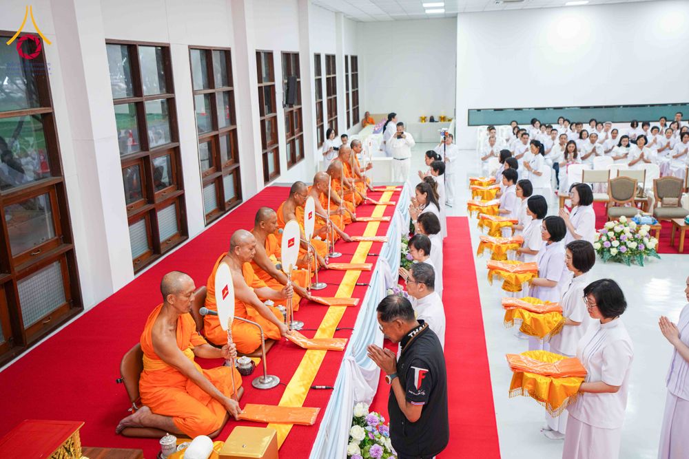 ภาพ No.315494:วันพุธที่ 25 มีนาคม พ.ศ. 2569 พิธีบำเพ็ญกุศล คุณพ่อณรงค์ จินตมากุล  สิริอายุ 99 ปี 11 เดือน โยมบิดา พระครูปลัดรัตนวีรวัฒน์ (รังสฤษดิ์ อิทฺธิจินตโก) ที่ปรึกษาเจ้าคณะจังหวัดปทุมธานี เจ้าอาวาสวัดพระธรรมกาย  ณ ห้องปลูกศรัทธา 2 วัดพระธรรมกาย ปทุมธานี