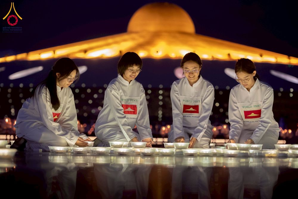 ภาพ No.266278:วันพุธที่ 5 พฤศจิกายน พ.ศ. 2568 (วันพระ ขึ้น 15 ค่ำ เดือน 12) พิธีลอยกระทงธรรม  ณ สระมหาเศรษฐีทะเลบุญ มหาวิหารพระมงคลเทพมุนี วัดพระธรรมกาย จ.ปทุมธานี