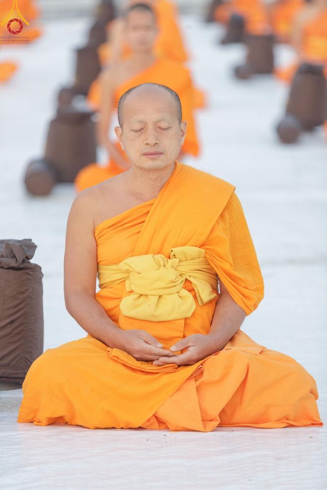 ภาพ No.198585:พระธรรมยาตราปฏิบัติธรรม และถ่ายภาพหมู่ประวัติศาสตร์ ณ อนุสรณ์สถานบางปลา วัดบางปลา อำเภอบางเลน จังหวัดนครปฐม ในโครงการธรรมยาตรา กตัญญูบูชา มหาปูชนียาจารย์ พระมงคลเทพมุนี(สด จนฺทสโร) พระผู้ปราบมาร อนุสรณ์สถาน 7 แห่ง ปีที่ 13 วันที่ 20 มกราคม พ.ศ. 2568