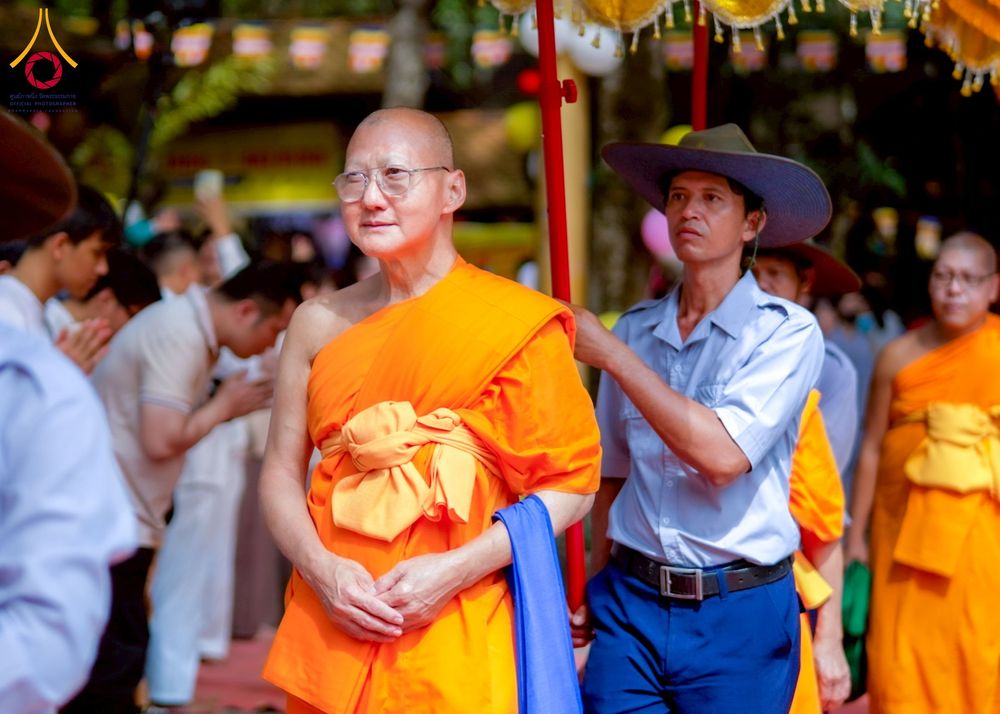 ภาพ No.274091:วันที่ 23 พฤศจิกายน พ.ศ. 2568 ประธานมูลนิธิธรรมกาย ถวายปัจจัยสมทบกฐินแด่ วัดเทียนเวียนเฟื้อกเซิน ศูนย์วิปัสสนาที่มีชื่อเสียง มากกว่า 50 ปีในเวียดนาม