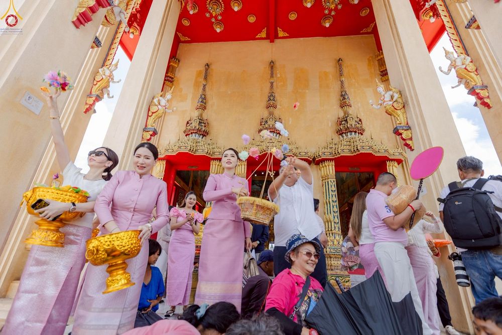 ภาพ No.250948:วันพุธที่ 8 ตุลาคม พ.ศ. 2568 พิธีทอดกฐินสามัคคีทั่วไทย 30,000 วัด โดยคณะศิษยานุศิษย์ บูชาธรรม 81 ปี หลวงพ่อธัมมชโย ณ วัดคลองตันราษฎร์บำรุง อ. บ้านแพ้ว จ. สมุทรสาคร