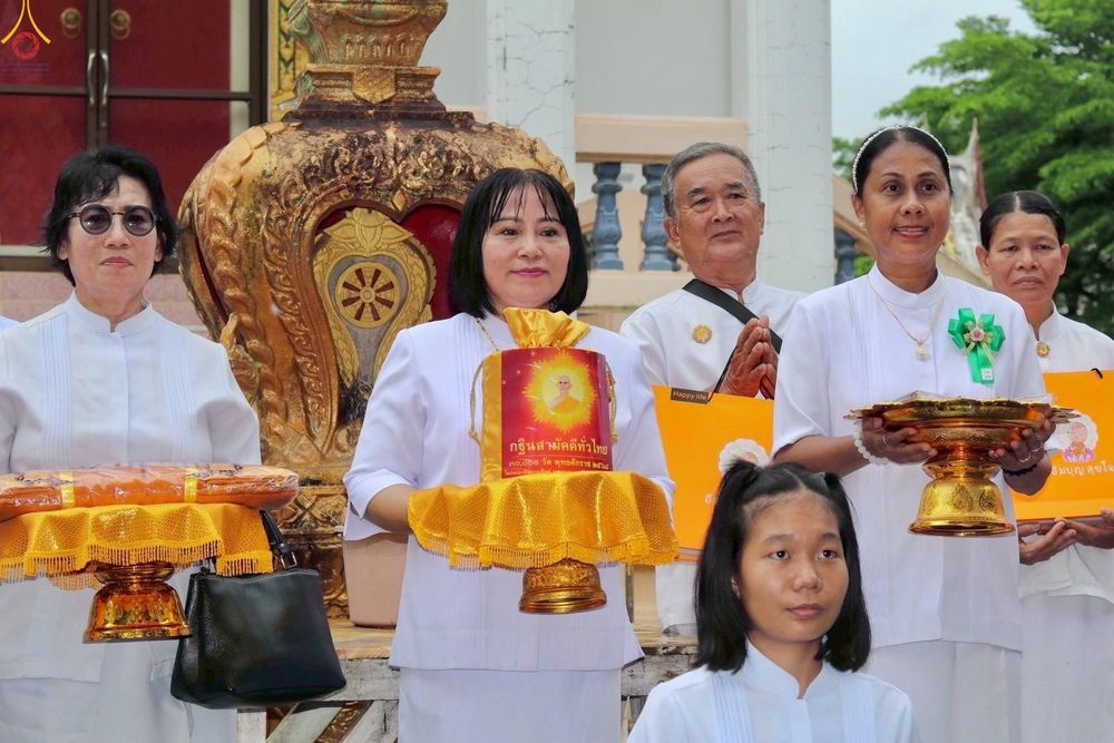 ภาพ No.282931:วันที่ 1 พฤษจิกายน พ.ศ.2568 พิธีทอดกฐินสามัคคีทั่วไทย 30,000 วัด  โดยคณะศิษยานุศิษย์ บูชาธรรม 81 ปี  หลวงพ่อธัมมชโย ณ วัดโปร่งเกตุ อ.บ่อทอง จ.ชลบุรี