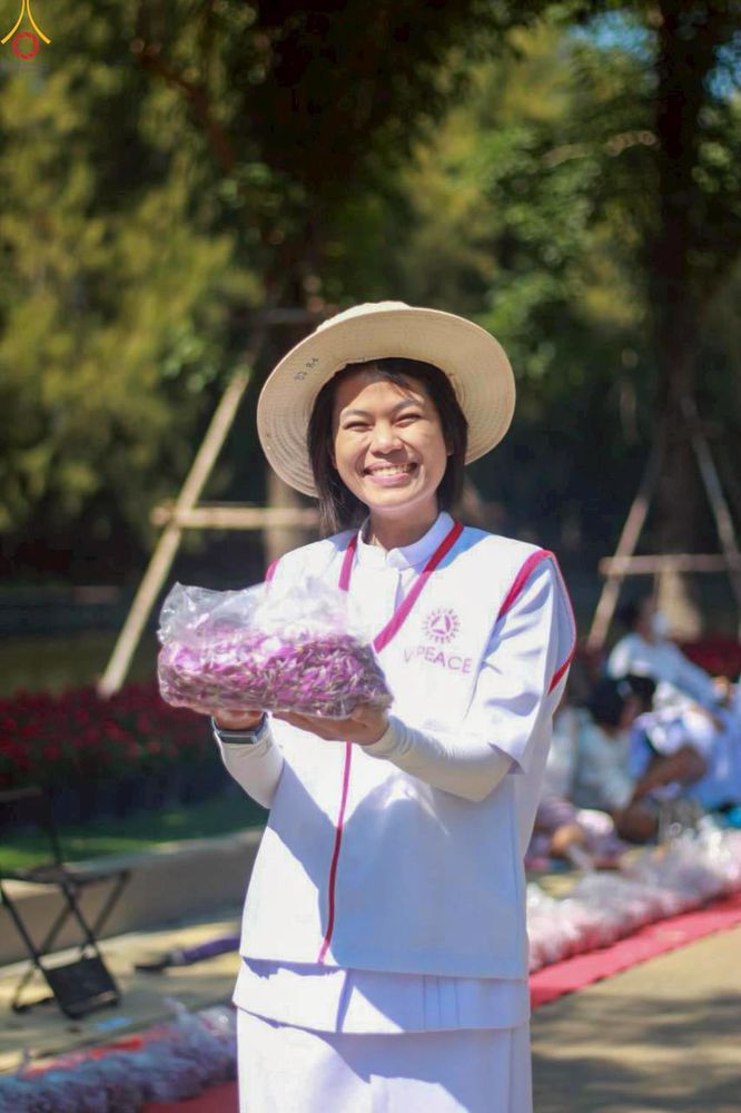 ภาพ No.295992:ภาพเบื้องหลังอาสาสมัครรวมใจ ชุดที่ 1 ในโครงการธรรมยาตรา กตัญญูบูชา มหาปูชนียาจารย์ พระมงคลเทพมุนี(สด จนฺทสโร) พระผู้ปราบมาร อนุสรณ์สถาน 7 แห่ง ปีที่ 14