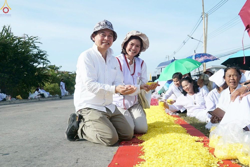 ภาพ No.296215:ภาพเบื้องหลังอาสาสมัครรวมใจ ชุดที่ 2 ในโครงการธรรมยาตรา กตัญญูบูชา มหาปูชนียาจารย์ พระมงคลเทพมุนี(สด จนฺทสโร) พระผู้ปราบมาร อนุสรณ์สถาน 7 แห่ง ปีที่ 14