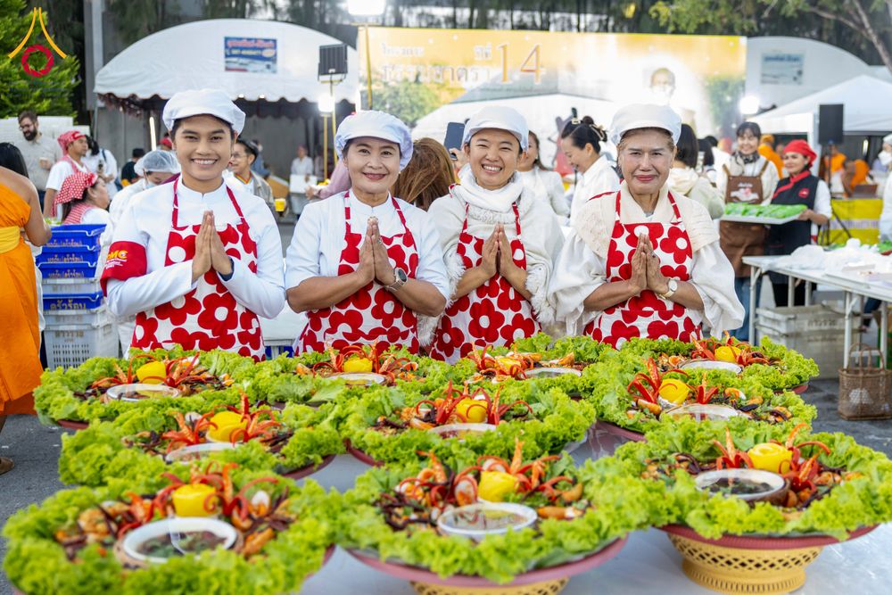 ภาพ No.293502:วันที่ 13 มกราคม พ.ศ. 2569 พิธีถวายภัตตาหารเป็นสังฆทาน แด่พระธรรมยาตรา ณ อนุสรณ์สถานมหาวิหารพระมงคลเทพมุนี (โลตัสแลนด์) อ.สองพี่น้อง จ.สุพรรณบุรี ในโครงการธรรมยาตรา กตัญญูบูชา มหาปูชนียาจารย์ พระมงคลเทพมุนี(สด จนฺทสโร) พระผู้ปราบมาร อนุสรณ์สถาน 7 แห่ง ปี