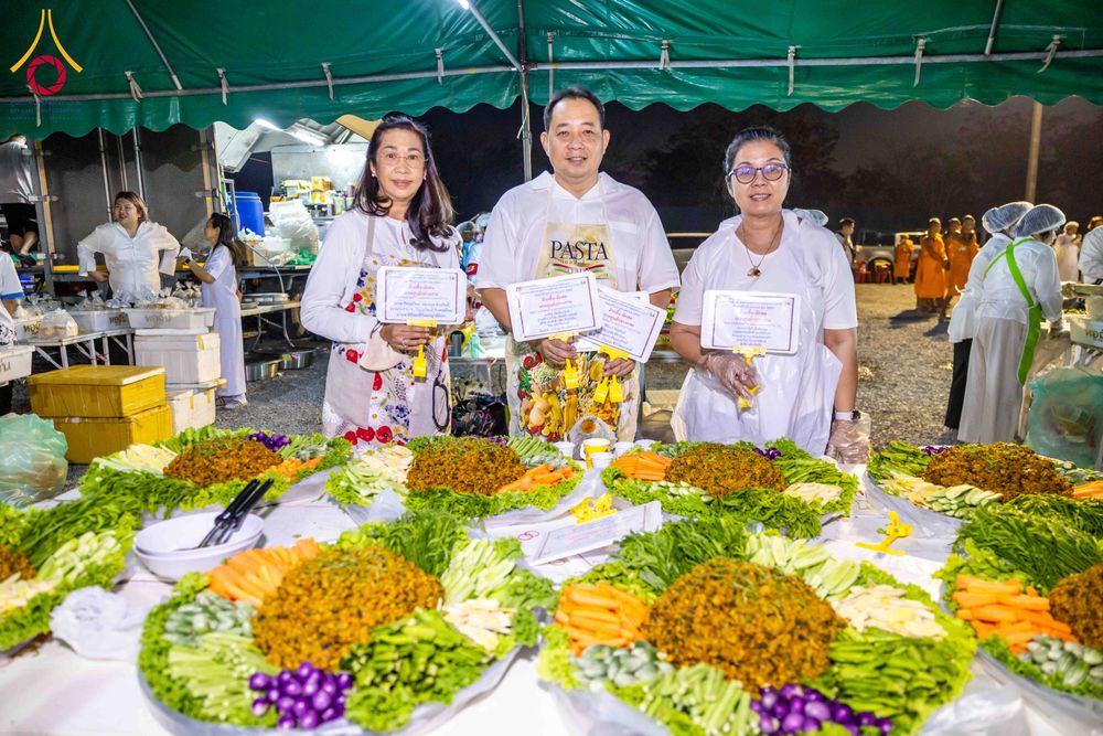 ภาพ No.300954:วันที่ 23 มกราคม พ.ศ. 2569 พิธีถวายภัตตาหารเป็นสังฆทาน แด่พระธรรมยาตรา ณ อนุสรณ์สถานบางปลา วัดบางปลา อำเภอบางเลน จังหวัดนครปฐม ในโครงการธรรมยาตรา กตัญญูบูชา มหาปูชนียาจารย์ พระมงคลเทพมุนี(สด จนฺทสโร) พระผู้ปราบมาร อนุสรณ์สถาน 7 แห่ง ปีที่ 14