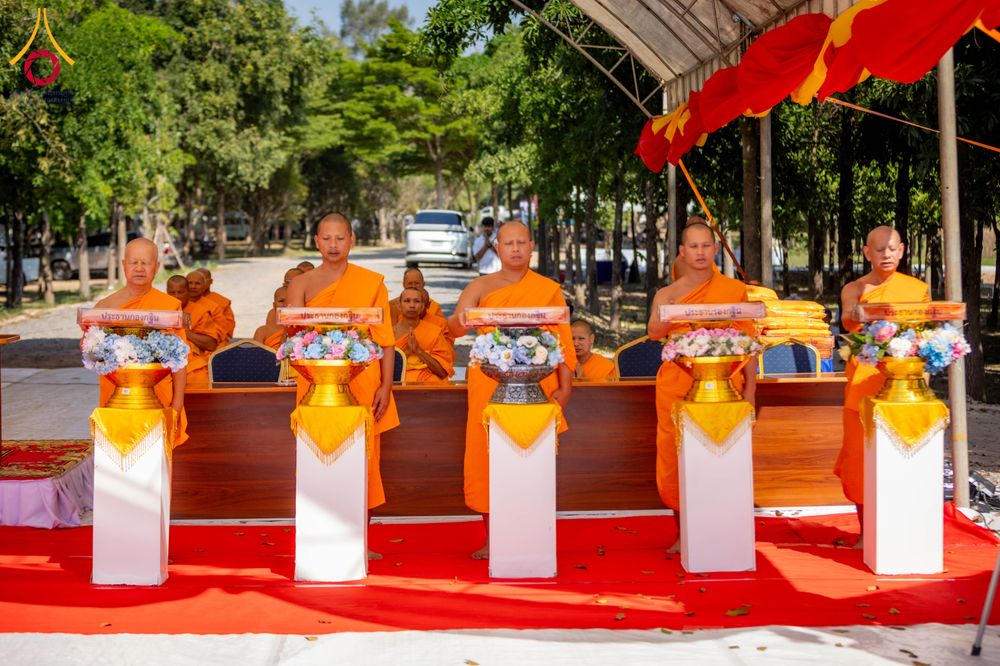 ภาพ No.285780:วันพุธที่ 10 ธันวาคม พ.ศ.2568  พิธีตอกเสาเข็มมงคลต้นสุดท้าย รองรับองค์พระเจดีย์เพื่อสร้างสันติภาพโลก ณ ศูนย์ปฏิบัติธรรมและศูนย์อบรมเยาวชน ชัยนาท