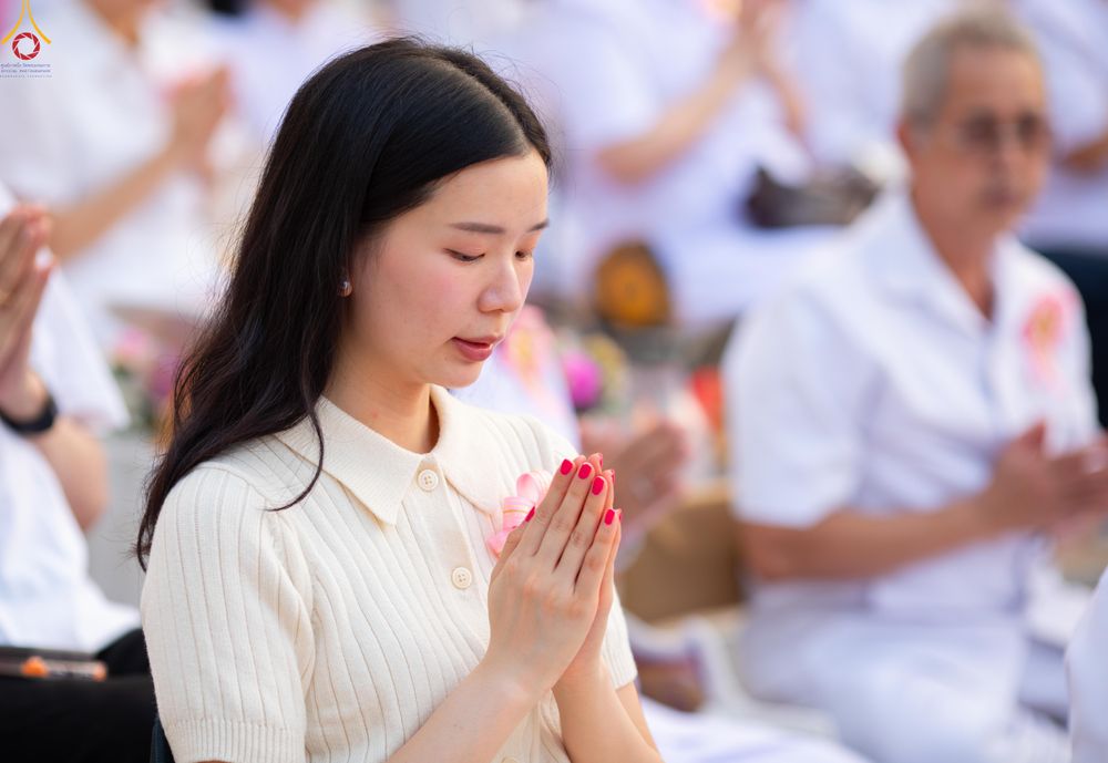 ภาพ No.297000:วันที่ 17 มกราคม พ.ศ. 2569 พิธีจุดประทีปถวายเป็นพุทธบูชา และบูชาธรรมมหาปูชนียาจารย์  ณ วัดโบสถ์บน ต.บางคูเวียง จ.นนทบุรี อนุสรณ์สถานลำดับที่ 4 สถานที่เกิดด้วยกายธรรม ในโครงการธรรมยาตรา กตัญญูบูชา มหาปูชนียาจารย์ พระมงคลเทพมุนี(สด จนฺทสโร) พระผู้ปราบมาร อ