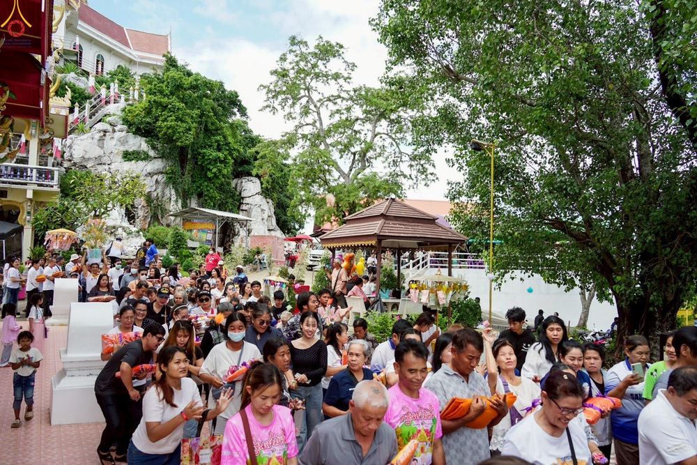 ภาพ No.282974:วันที่ 1 พฤศจิกายน พุ.ศ. 2568 พิธีทอดกฐินสามัคคีทั่วไทย 30,000 วัด  โดยคณะศิษยานุศิษย์ บูชาธรรม 81 ปี  หลวงพ่อธัมมชโย ณ วัดเขาสมอคอน อ.ท่าวุ้ง จ.ลพบุรี