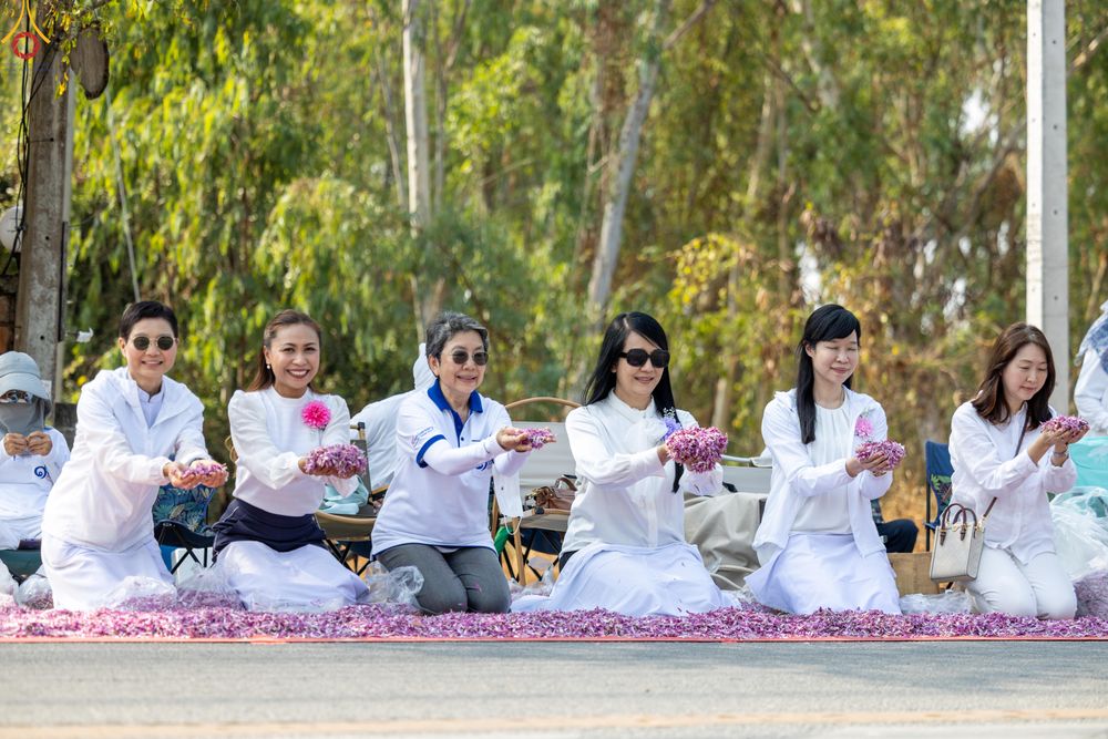 ภาพ No.299330:วันที่ 18 มกราคม พ.ศ. 2569 พิธีต้อนรับพระธรรมยาตรา ณ อนุสรณ์สถานลำดับที่ 5 สถานที่เผยแผ่วิชชาธรรมกายครั้งแรก อนุสรณ์สถานบางปลา วัดบางปลา อำเภอบางเลน จังหวัดนครปฐม ในโครงการธรรมยาตรา กตัญญูบูชา มหาปูชนียาจารย์ พระมงคลเทพมุนี(สด จนฺทสโร) พระผู้ปราบมาร อนุส
