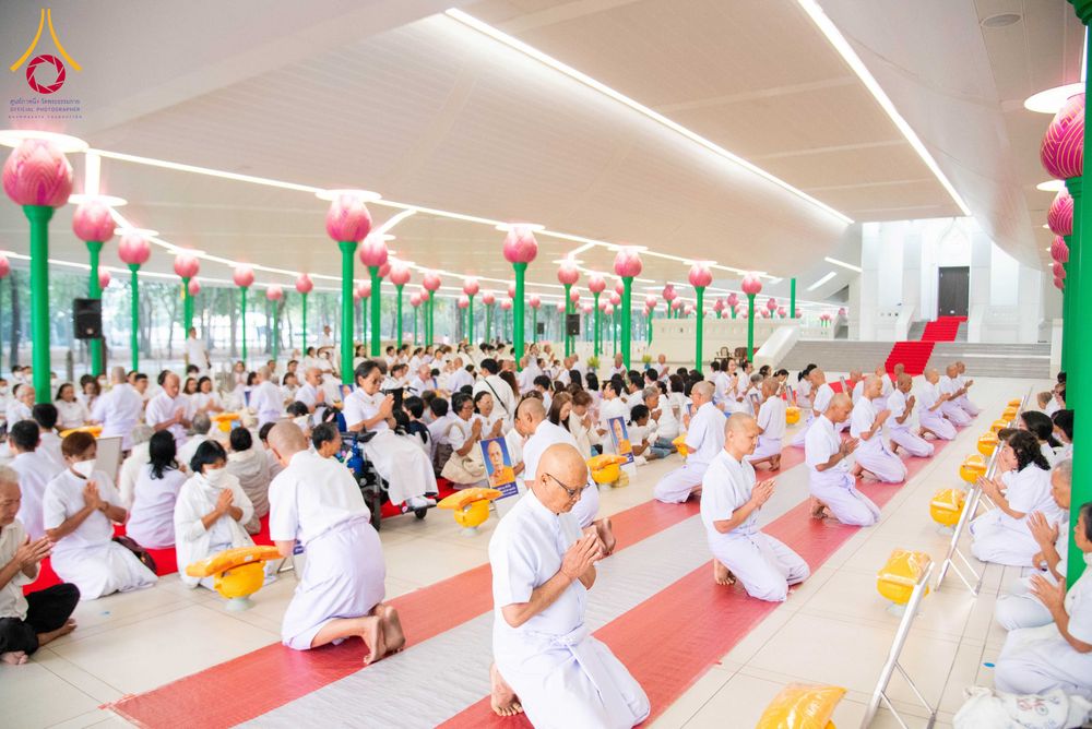 ภาพ No.298179:วันเสาร์ที่ 17 มกราคม พ.ศ. 2569 พิธีบรรพชาอุปสมบท โครงการอุปสมบทหมู่ บูชาธรรมครบ 117 ปี คุณยายอาจารย์มหารัตนอุบาสิกาจันทร์ ขนนกยูง  ณ อุโบสถพระไตรปิฎก วัดพระธรรมกาย