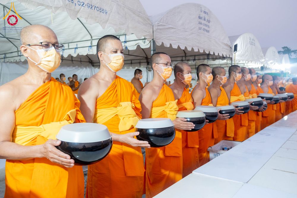 ภาพ No.295618:วันที่ 16 มกราคม พ.ศ. 2569 พิธีถวายภัตตาหารเป็นสังฆทาน แด่พระธรรมยาตรา ณ วัดโบสถ์บน ต.บางคูเวียง จ.นนทบุรี อนุสรณ์สถานลำดับที่ 4 สถานที่เกิดด้วยกายธรรม ในโครงการธรรมยาตรา กตัญญูบูชา มหาปูชนียาจารย์ พระมงคลเทพมุนี(สด จนฺทสโร) พระผู้ปราบมาร อนุสรณ์สถาน 7 แ