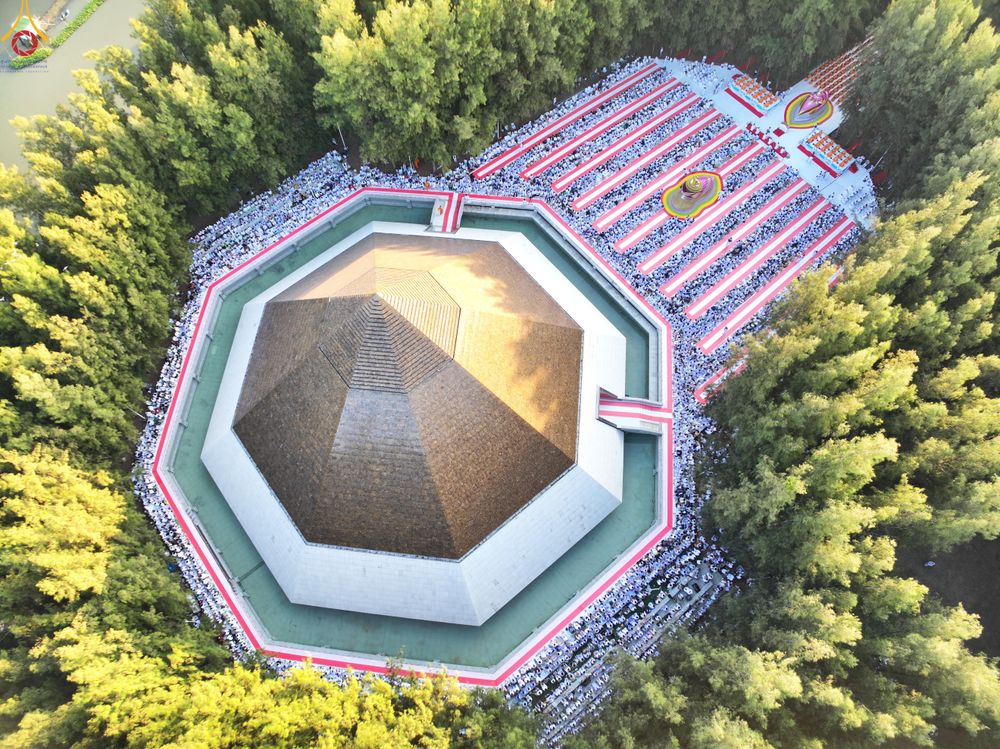 ภาพ No.289260:วันที่ 7 มกราคม พ.ศ. 2569 พิธีตักบาตรพระธรรมยาตรา ณ อนุสรณ์สถานลำดับที่ 1 สถานที่เกิดด้วยรูปกายเนื้อ อนุสรณ์สถานมหาวิหารพระมงคลเทพมุนี (โลตัสแลนด์) อ.สองพี่น้อง จ.สุพรรณบุรี ในโครงการธรรมยาตรา กตัญญูบูชา มหาปูชนียาจารย์ พระมงคลเทพมุนี(สด จนฺทสโร) พระผู้ป