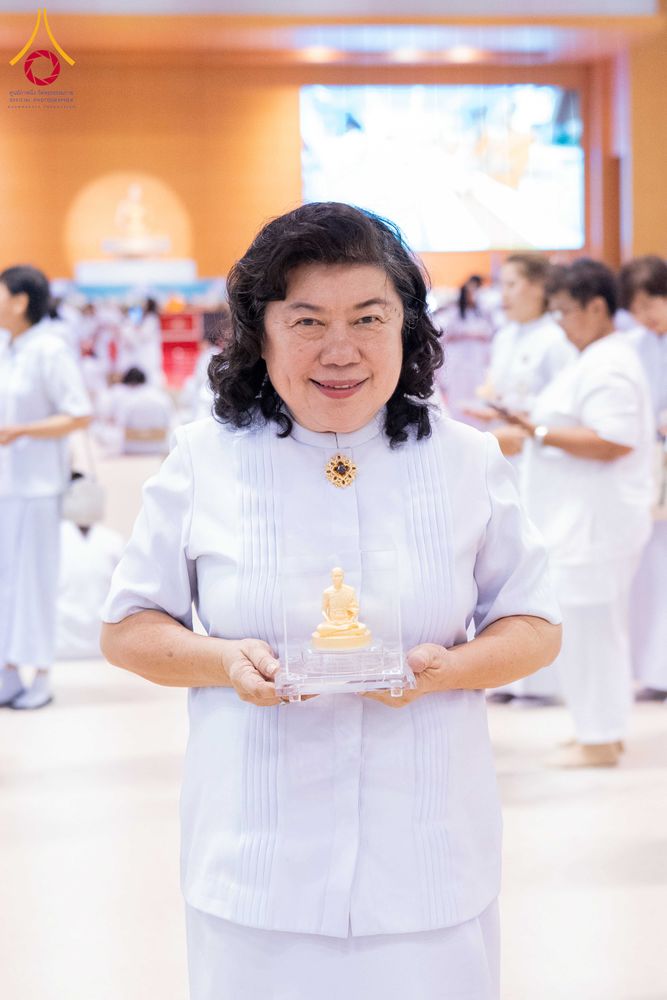 ภาพ No.338127:วันอาทิตย์ต้นเดือน 5 กรกฎาคม พ.ศ.2569 สัมมนาพิเศษ พิธีมอบพระของขวัญ ณ ห้องแก้วสารพัด1 วัดพระธรรมกาย
