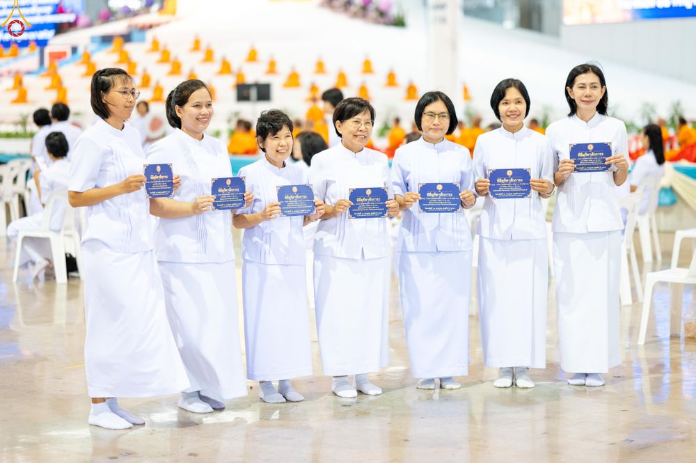 ภาพ No.339090:วันอาทิตย์ที่ 12 กรกฎาคม พ.ศ.2569 พิธีมุทิตาผู้สอบได้เปรียญธรรม ประโยค 1-2 ถึง ป.ธ.9 และ บ.ศ.1-2 ถึง บ.ศ.6 สำนักศาสนศึกษาวัดพระธรรมกาย ประจำปี 2569, พิธีมอบตราตั้งแต่งตั้งอาจารย์ใหญ่ สำนักศาสนศึกษาวัดพระธรรมกาย